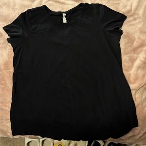 lululemon t-shirt